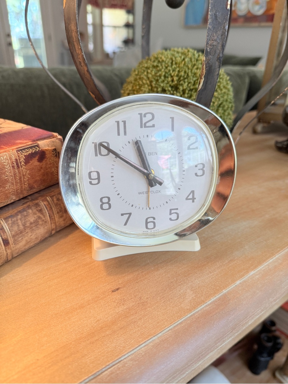 😎3/$20‼️Cream and Gold Retro Table Clock Works - Picture 5 of 11
